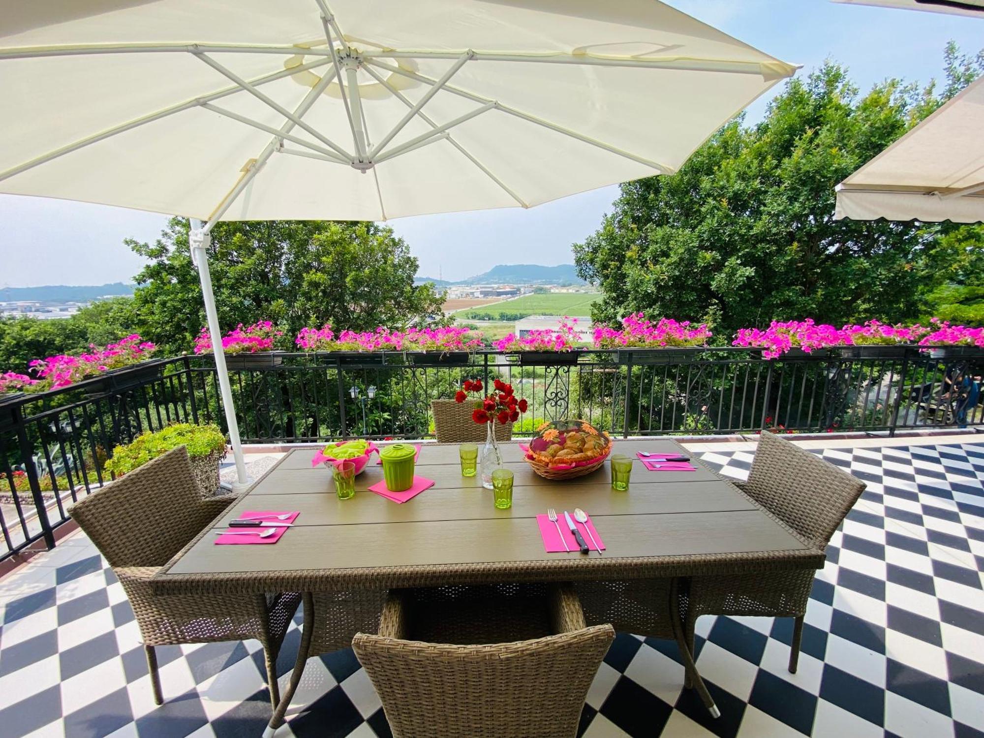 Villa Poggio Ulivo Pool-Apartments 리볼리 베로네세 외부 사진